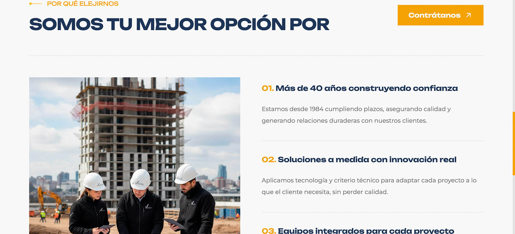 Página de Empresa del sitio web de Constructora Vixza mostrando un equipo de trabajo en terreno.